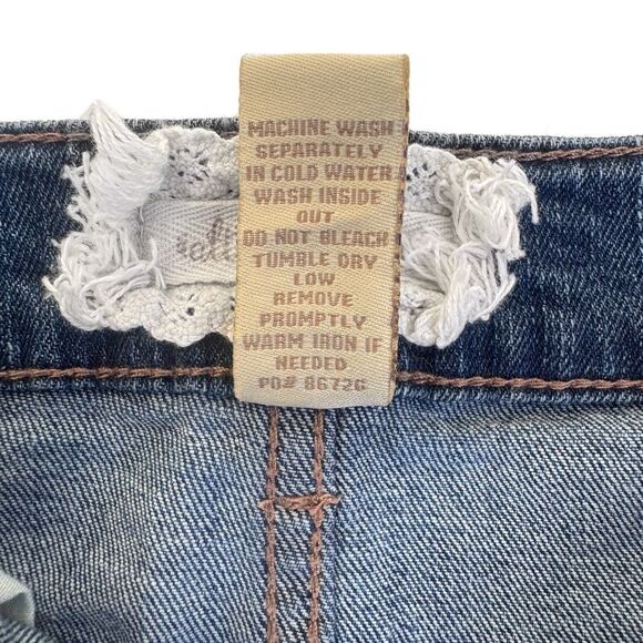 💥🆕💥 Altar'd State Distressed Jean Shorts - Picture 7 of 7